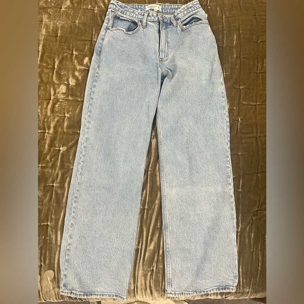 The 90’s Straight Ultra High Rise Curve Love Blue Jeans